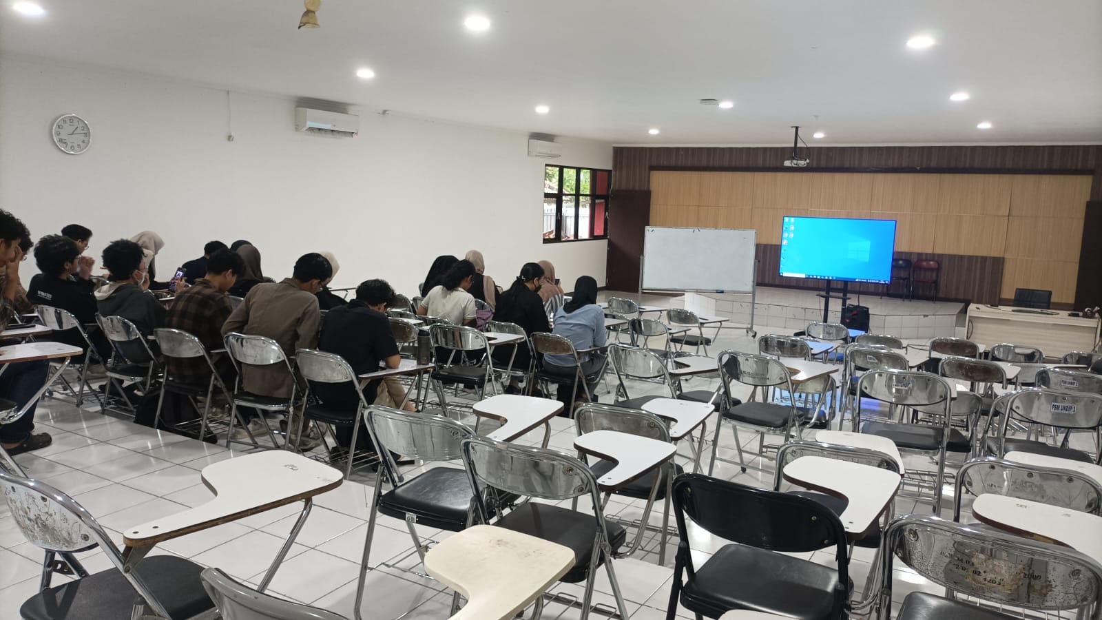 Kelas E101 (2)