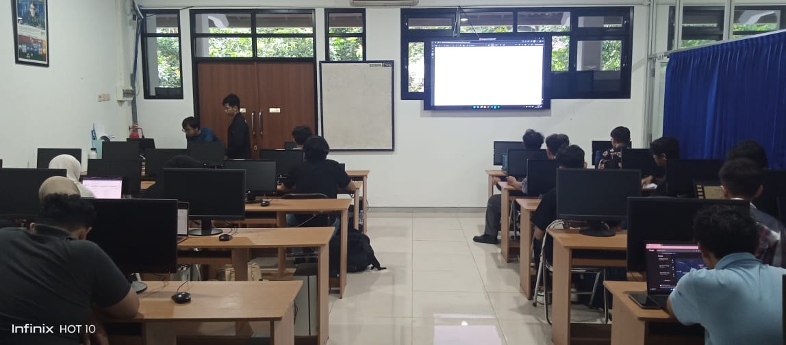 Lab Informatika C Gedung E lantai 2