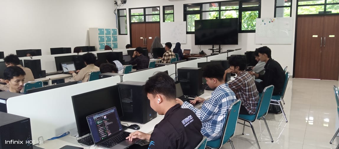Lab Informatika D Gedung E lantai 2