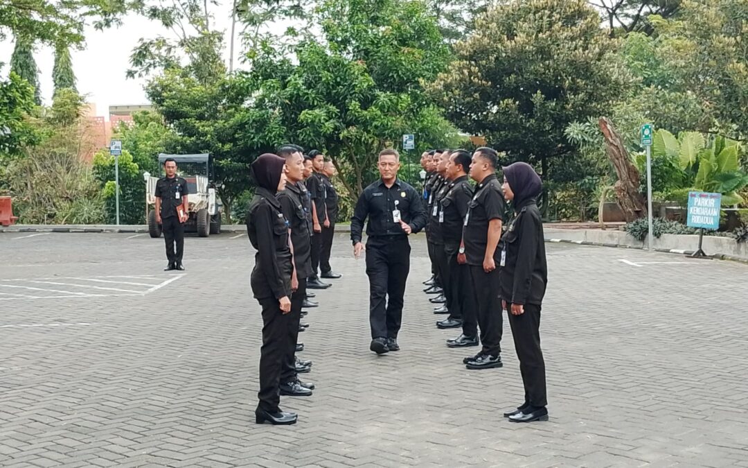 Cek-kelengkapan-dan-kerapian-anggota-dari-pihak-manajer-operasional-PT.-Lima-Delapan-Rajasa-367940_1080x675